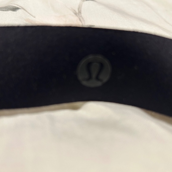 Lululemon Lab Varsa Bra Size 6 EUC - Picture 4 of 5